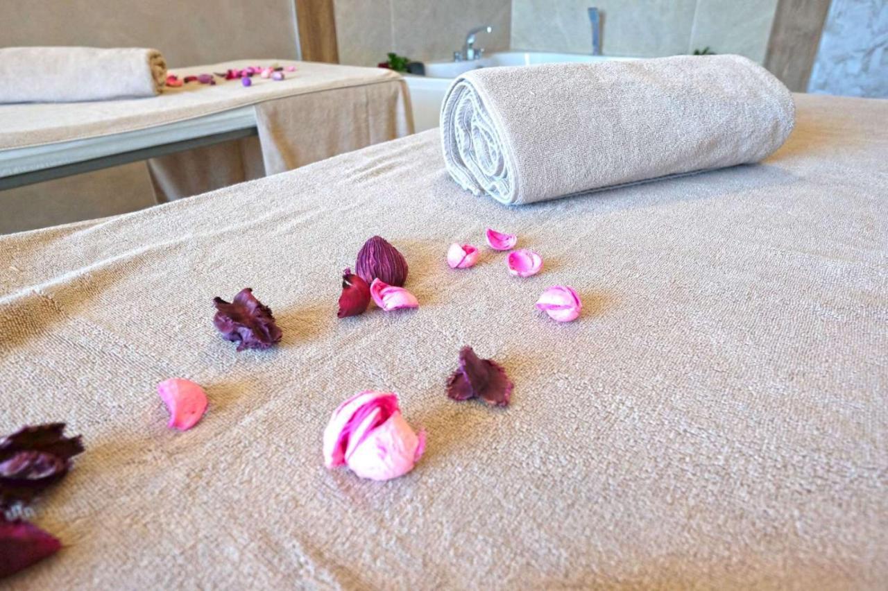 Paradise Hotel & Relax Center Pomorie Esterno foto