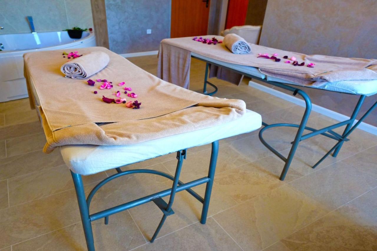Paradise Hotel & Relax Center Pomorie Esterno foto