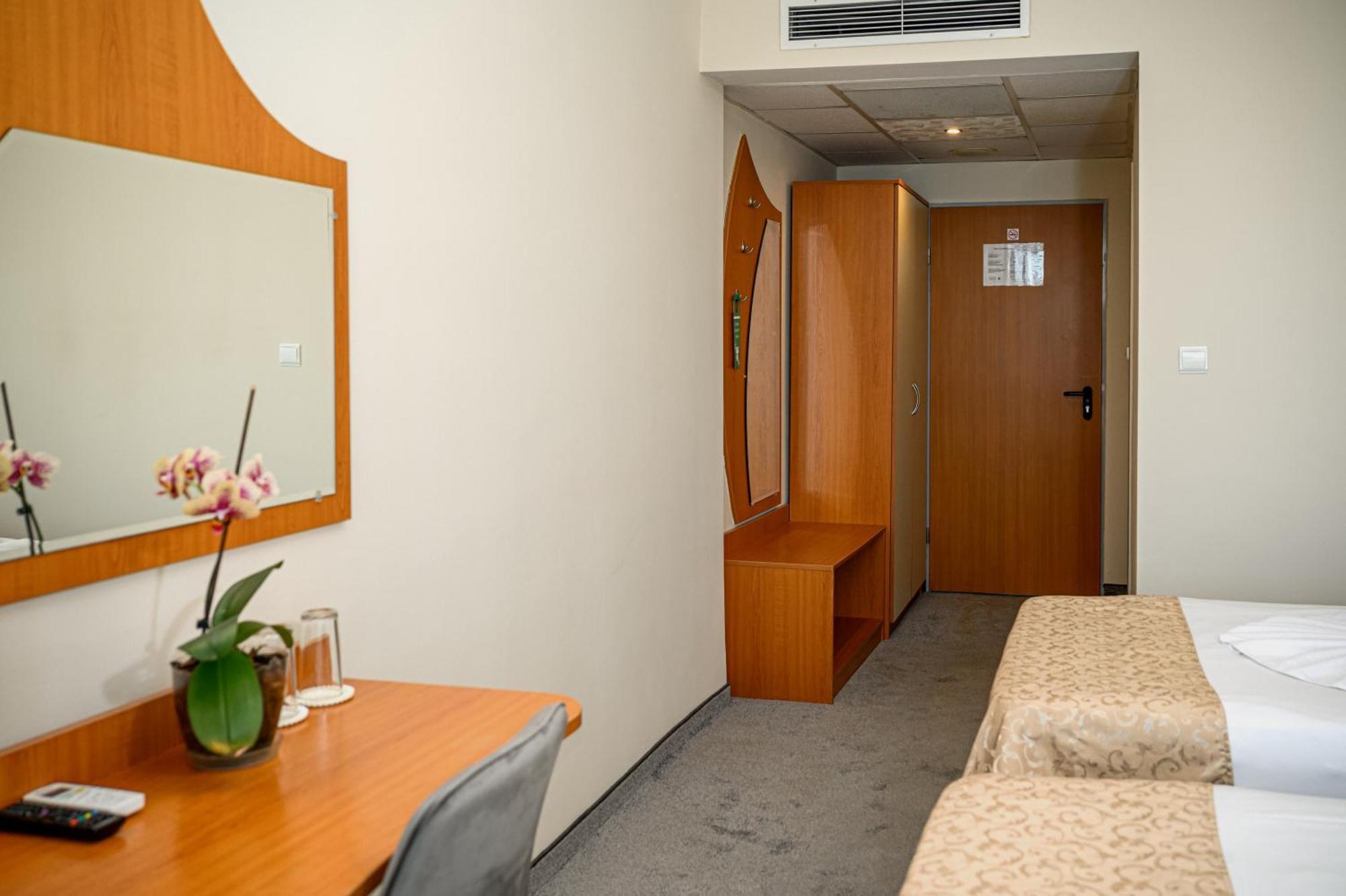 Paradise Hotel & Relax Center Pomorie Esterno foto