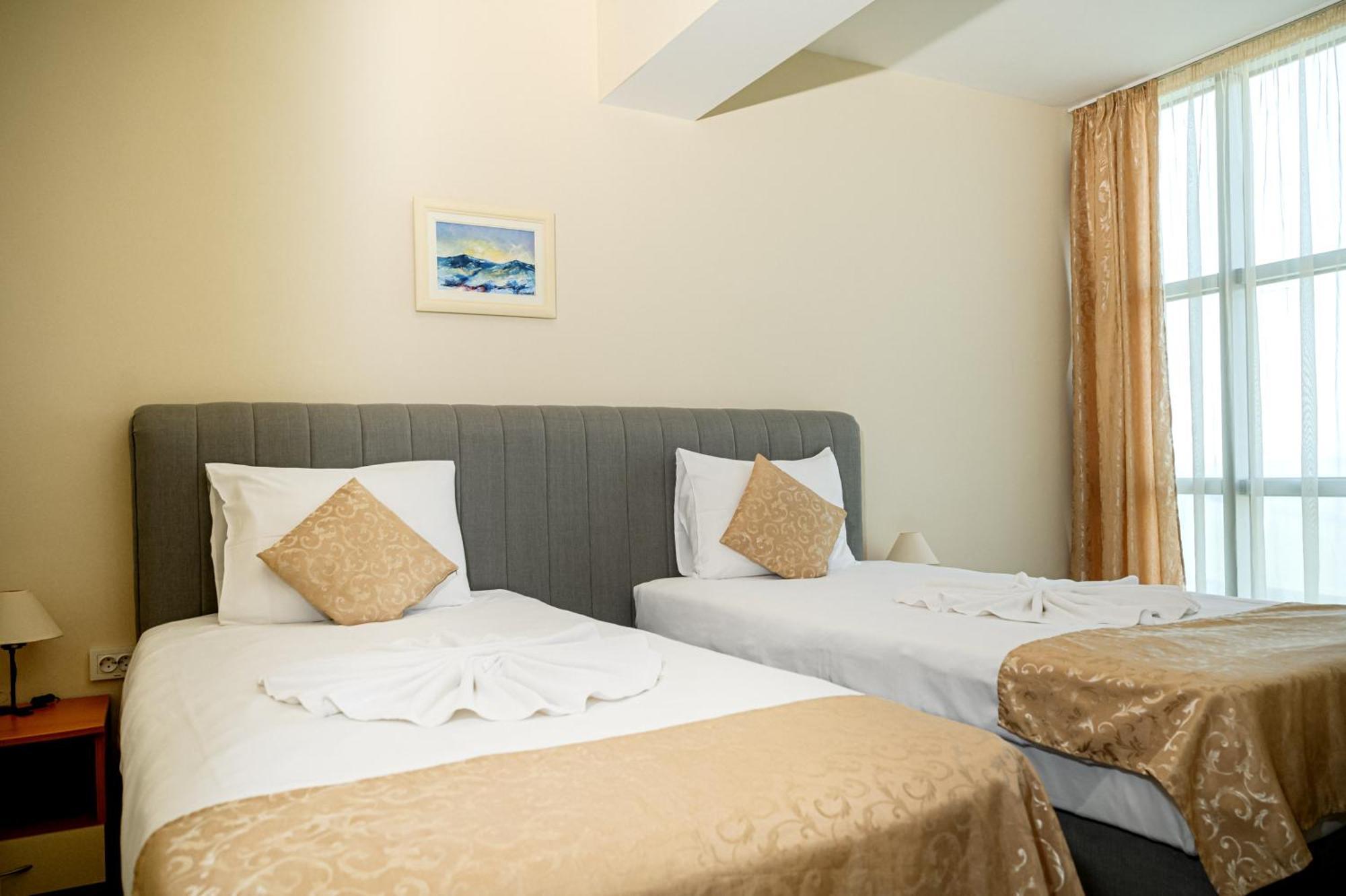 Paradise Hotel & Relax Center Pomorie Esterno foto