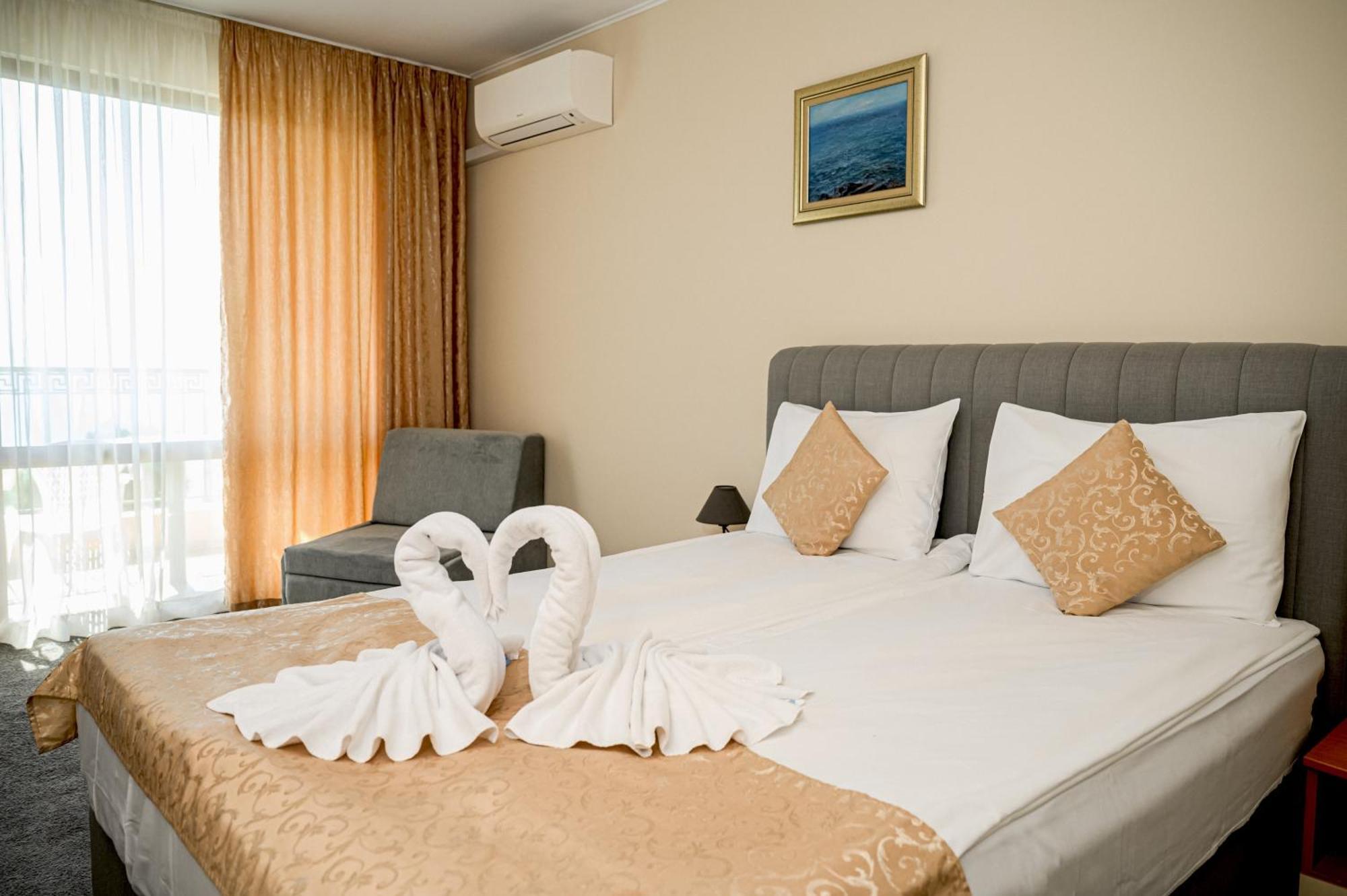 Paradise Hotel & Relax Center Pomorie Esterno foto